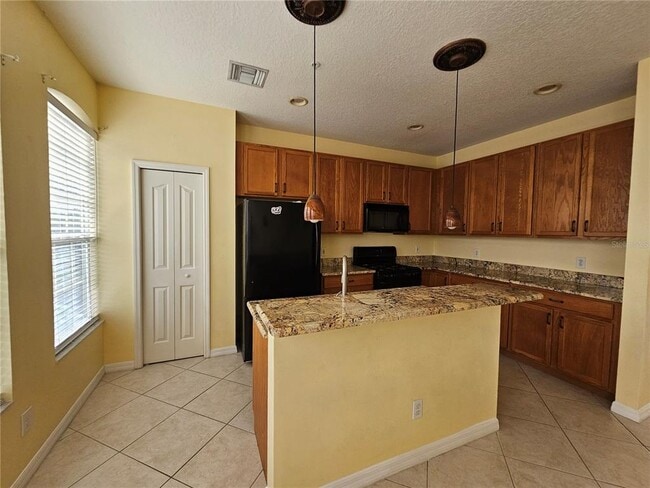 Building Photo - 2927 Pointeview Dr