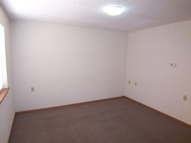 Building Photo - Ground Floor 1 Bedroom Handicapped Unit