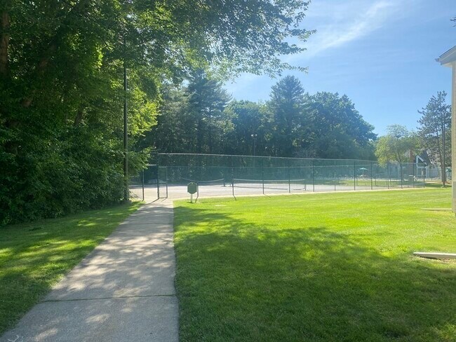 Foto del edificio - 18 Walden Dr