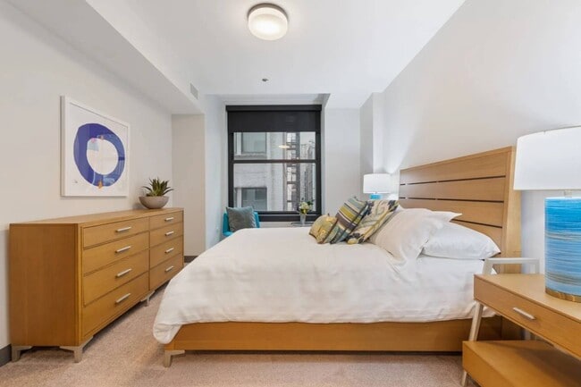 Building Photo - Millennium on LaSalle