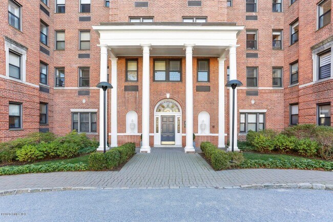Building Photo - 40 W Elm St