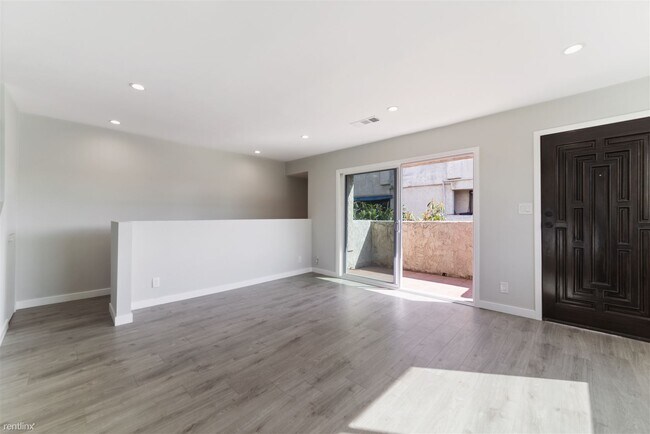 Building Photo - 3 br, 2.5 bath Condo - 328 South Pomelo Av...