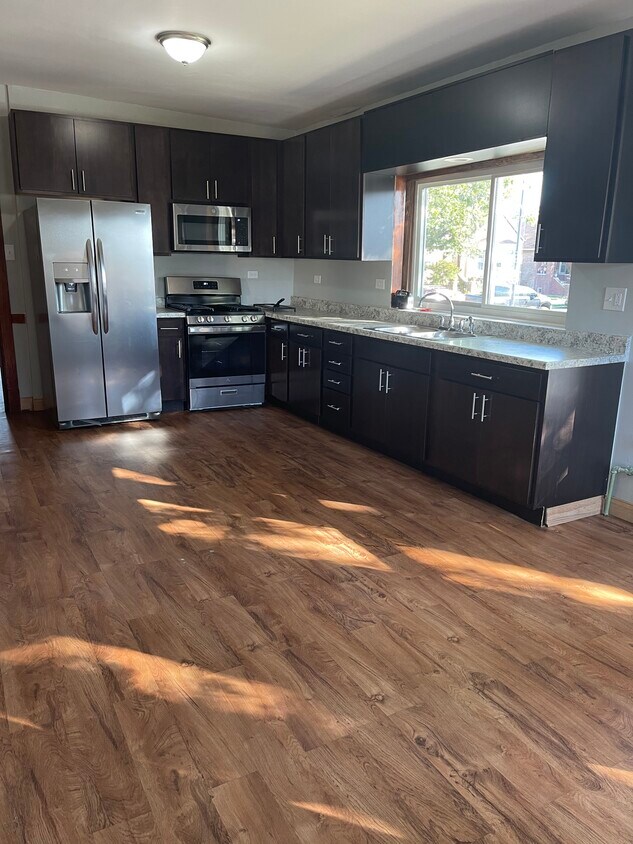 Kitchen - 1640 S 57th Ave