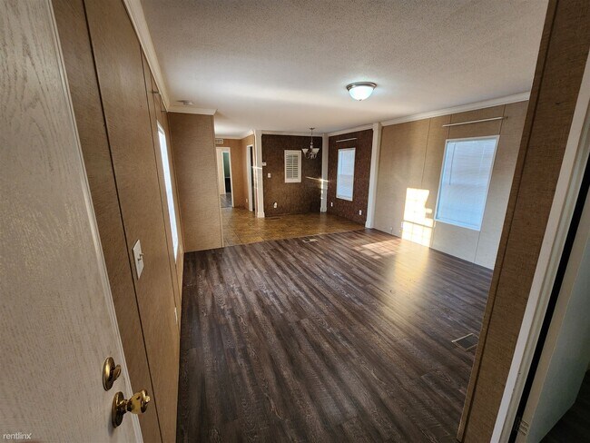 Building Photo - 2 br, 2 bath Mobile Home - 6405 Lois Street