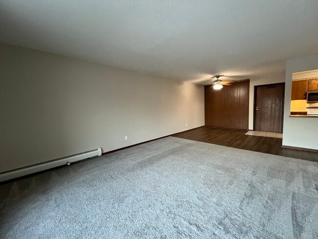 Building Photo - 1903 Silver Bell Rd