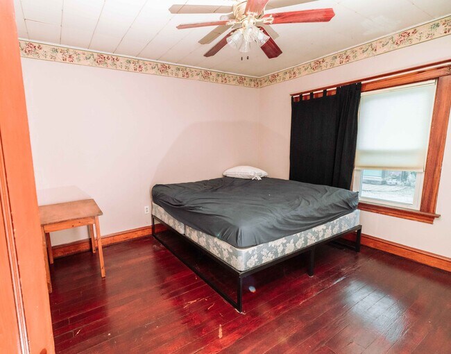 Bedroom 1 - 205 N Winooski Ave