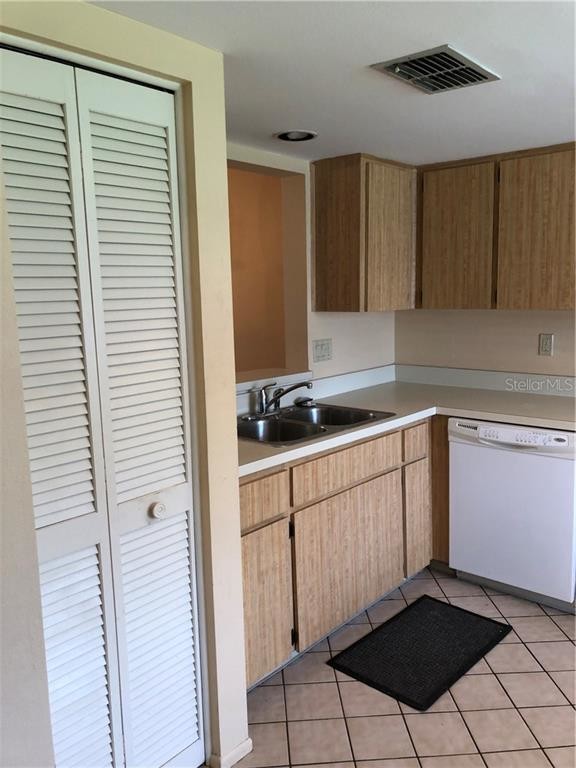 Foto del edificio - 3411 Stonehaven Ct E