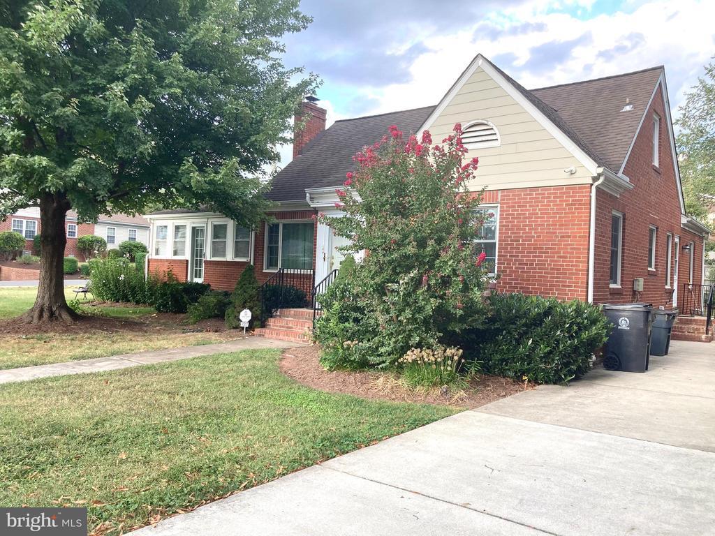 Foto principal - 9301 Battle St