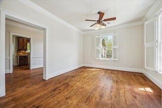 Building Photo - 806 Sabine St