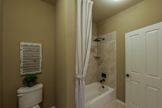 Foto del edificio - 5218 Alden Springs Blvd