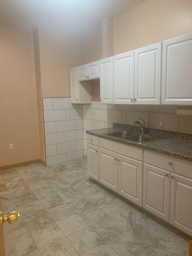 Foto principal - 414 Paterson Plank Rd