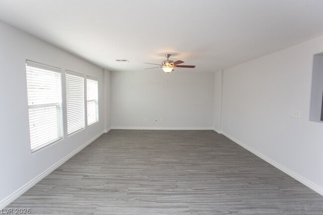 Foto del edificio - 6525 Cedar Waxwing St