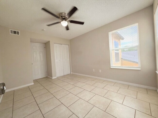 Building Photo - Venetian Place 4512-1735 - SL-RP-Venetian Place 4512-1735