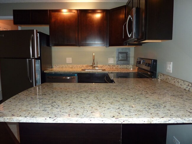 Foto del edificio - 1 Bedroom Condo Near UTK – Modern Finishes...