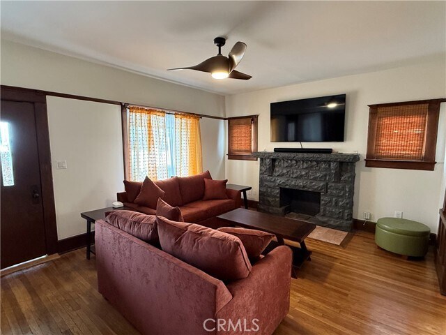 Primary Photo - 1610 W 36th Pl