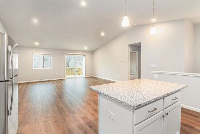 Building Photo - 4394 Pine Creek Dr