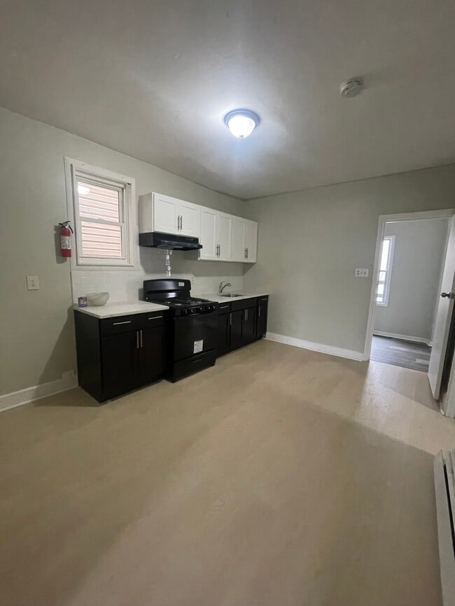 Unit 2 - 52 11th Ave W