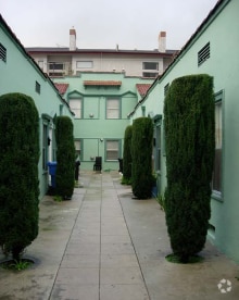 Alternate Building View 1 - 975 S Ardmore Ave