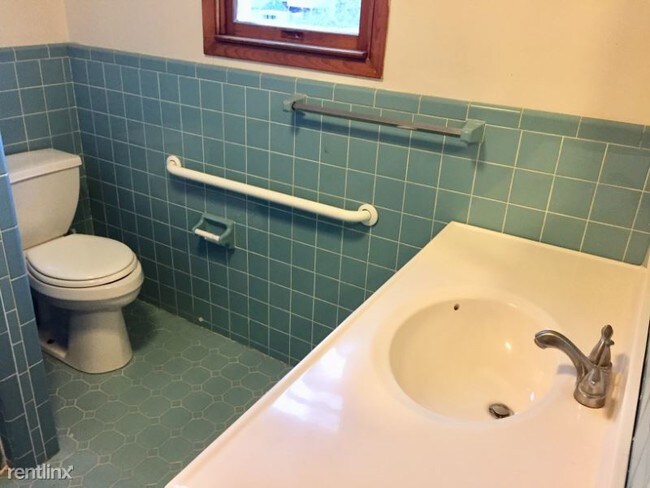 Foto del edificio - 5 br, 2 bath House - 37 Benson St