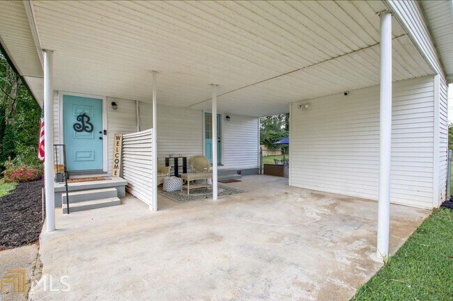 Building Photo - 22 Willow Dr