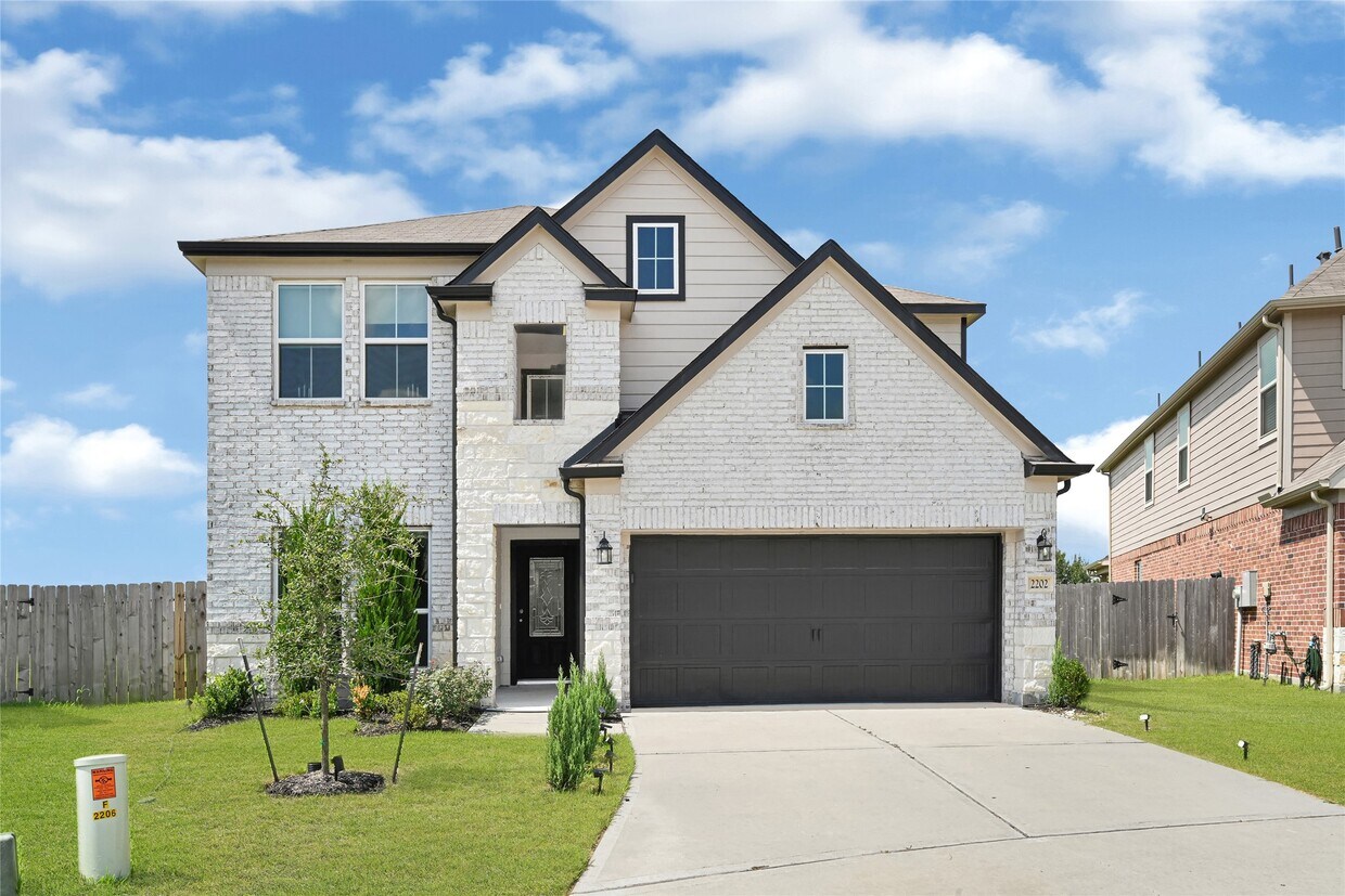 Foto principal - 2202 Brambling Ln