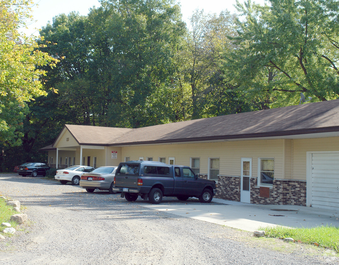 Primary Photo - Ravine Apartments