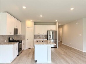 Building Photo - 2215 Gustavus Dr