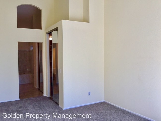 Building Photo - 2345 Greenbriar Dr