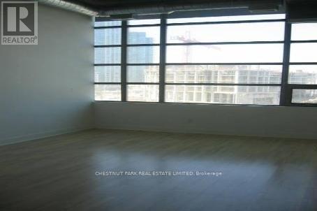 Building Photo - 637-637 Lake Shore Blvd W