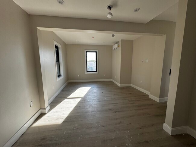 Building Photo - 56 Sachem St