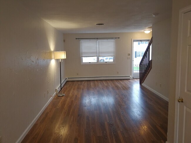 Building Photo - 11 Sunflower Cir