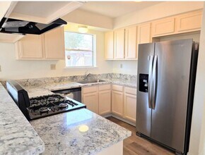 Building Photo - 24022 Spring Briar Ln