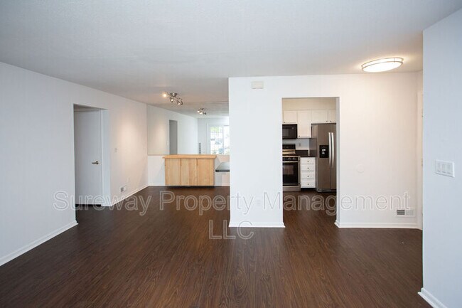 Foto del edificio - 3807A Saxony Dr