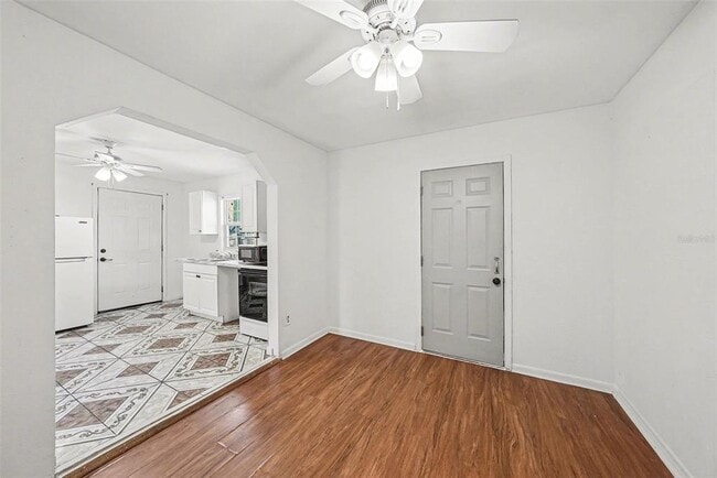 Building Photo - 816 W Minnehaha St