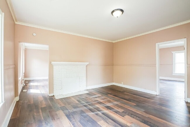 Building Photo - 1304 Avenue G