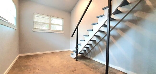 Building Photo - ALL BILLS PAID! Spacious LOFT living space...