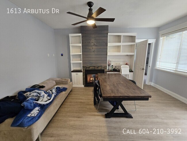 Photo du bâtiment - Spacious Home in Quiet Neighborhood