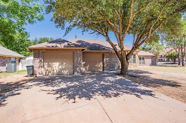 Foto del edificio - 1200 Chaparral Ln.