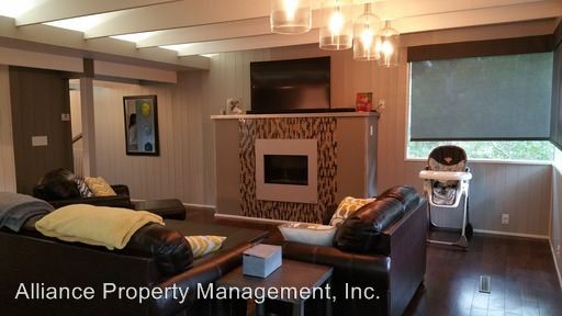 Building Photo - 2001 Pierre St