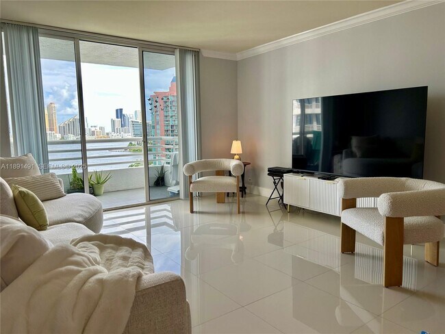 Foto del edificio - 3300 NE 192 St