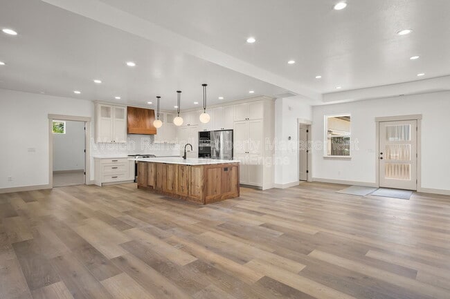 Building Photo - 842 S 140 E