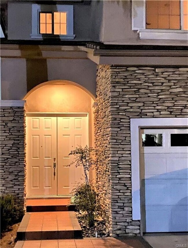 Foto del edificio - Executive Town Home in Central Torrance