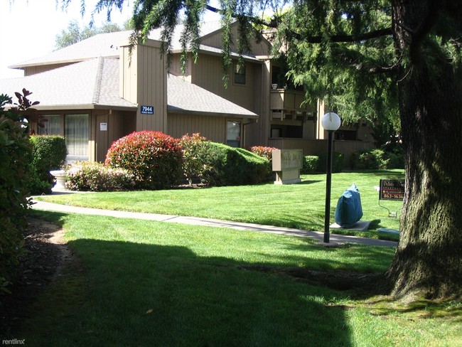 Foto del edificio - 7944 Pebble Beach Dr