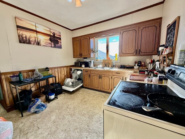 Building Photo - 112 College Ave