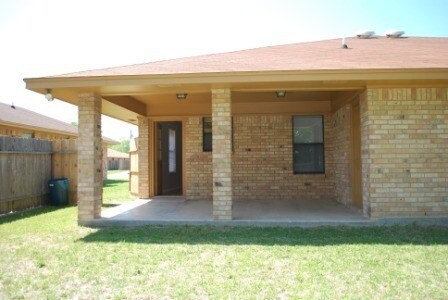 Building Photo - 910 Crymes Ln