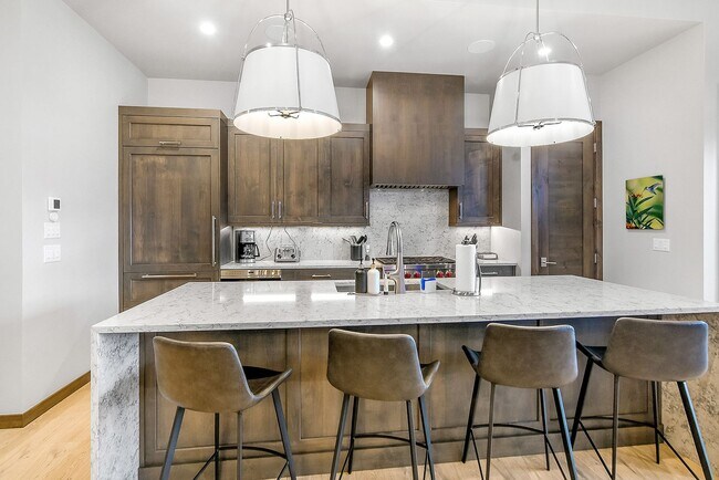 Foto del edificio - Luxury ski season rental is an entertainer...