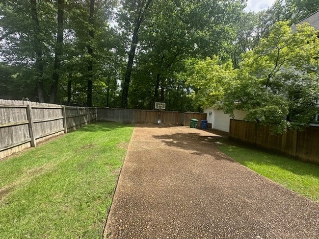 Building Photo - Stunning 5-Bedroom Home in Germantown-Spac...