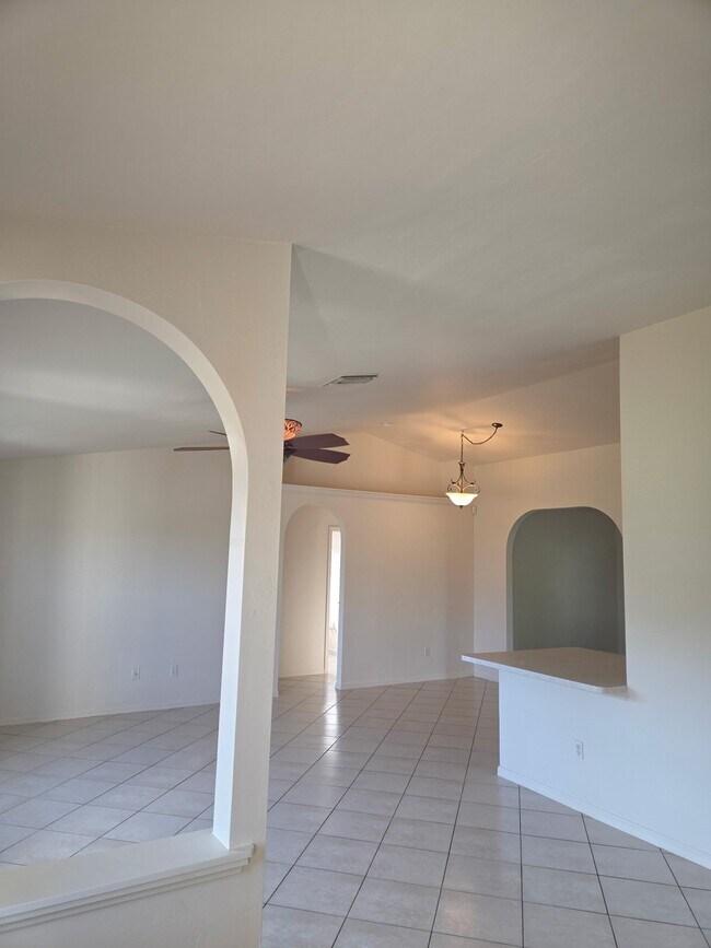 Building Photo - 1816 SW 38th Terrace