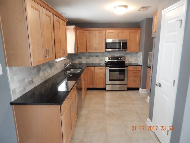 Building Photo - 739 Fontainbleau Dr