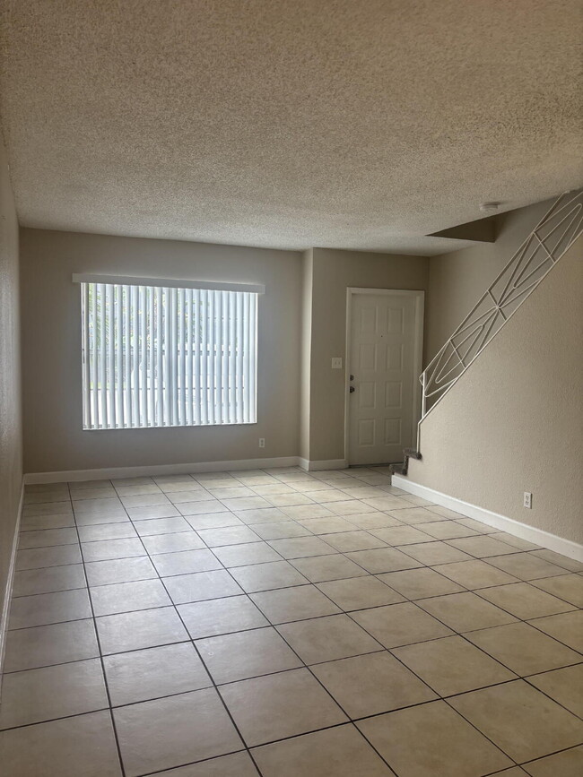Building Photo - Charming 2-Bed Townhouse Retreat in Planta...
